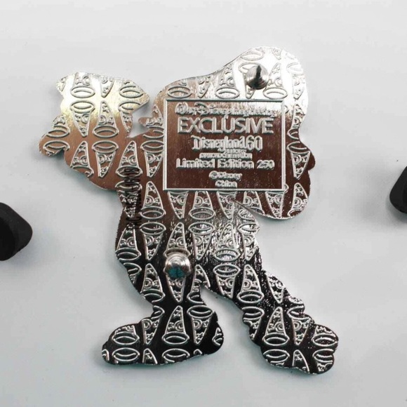 Exclusive Disneyland 60th Diamond Celebration Series Sneezy Limited Edition - Picture 2 of 2